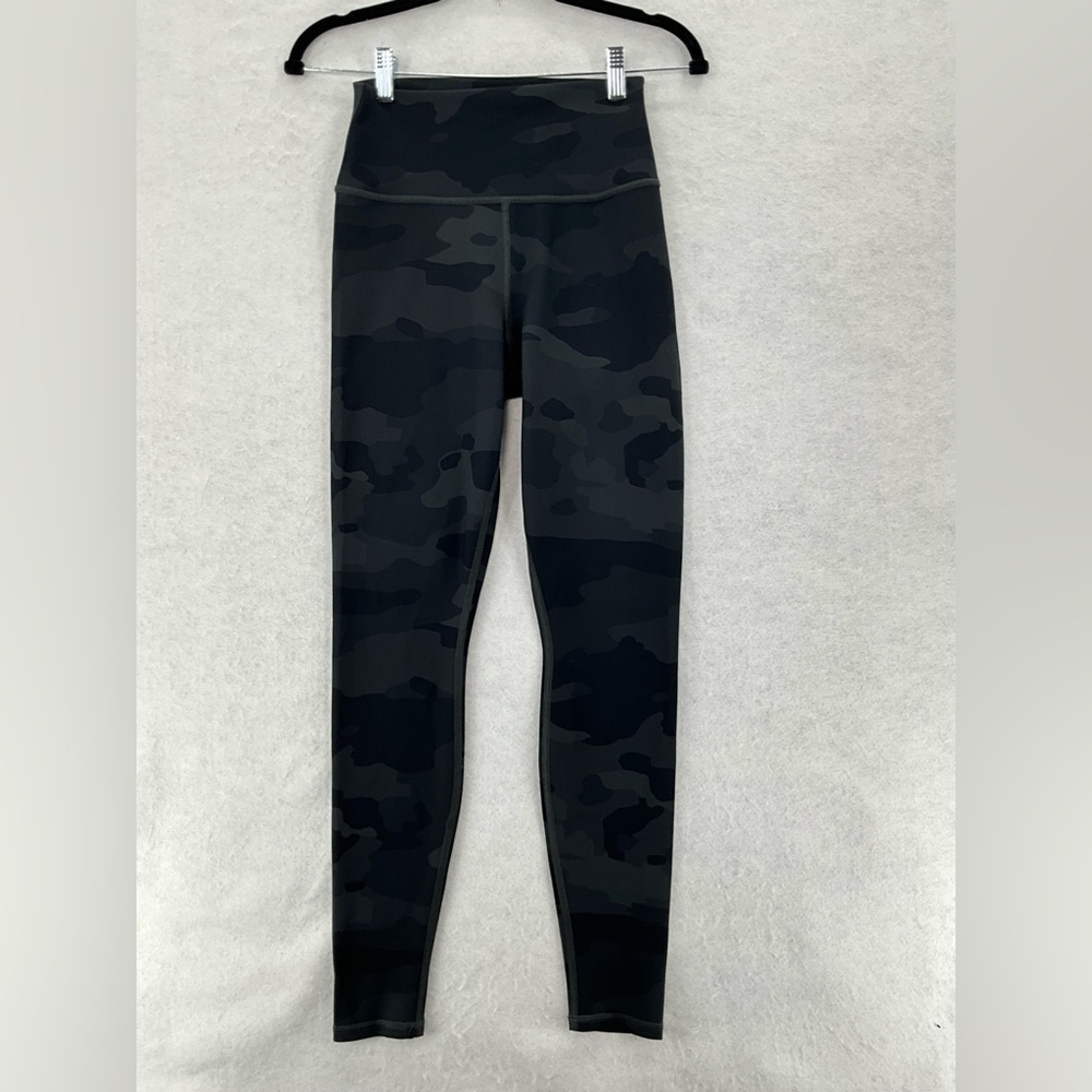NWOT Alo Yoga High-waist Vapor Legging Black Camo‎ Small